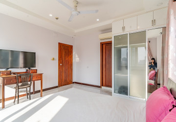 2 Bedroom Serviced Apartment For Rent - Beoung Prolit, Phnom Penh thumbnail