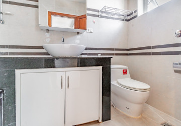 3 Bedroom Serviced Apartment For Rent - Beoung Prolit, Phnom Penh thumbnail