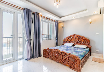 3 Bedroom Serviced Apartment For Rent - Beoung Prolit, Phnom Penh thumbnail