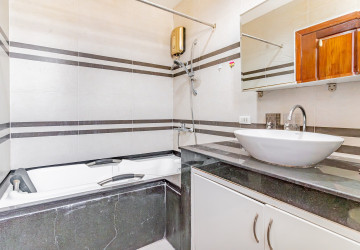 3 Bedroom Serviced Apartment For Rent - Beoung Prolit, Phnom Penh thumbnail