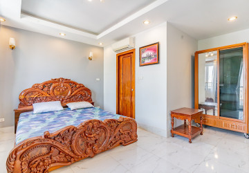 3 Bedroom Serviced Apartment For Rent - Beoung Prolit, Phnom Penh thumbnail