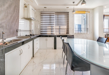 3 Bedroom Serviced Apartment For Rent - Beoung Prolit, Phnom Penh thumbnail