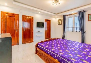 3 Bedroom Serviced Apartment For Rent - Beoung Prolit, Phnom Penh thumbnail