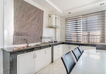 3 Bedroom Serviced Apartment For Rent - Beoung Prolit, Phnom Penh thumbnail