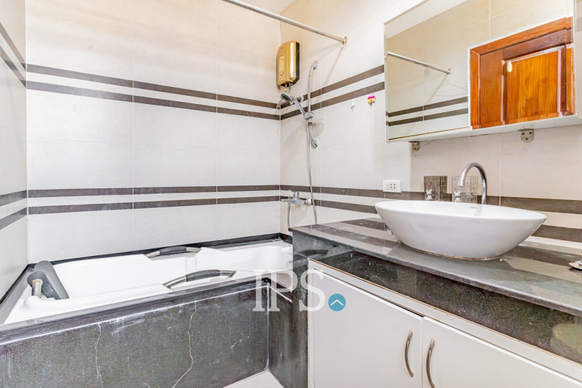 3 Bedroom Serviced Apartment For Rent - Beoung Prolit, Phnom Penh