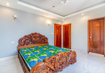 3 Bedroom Serviced Apartment For Rent - Beoung Prolit, Phnom Penh thumbnail