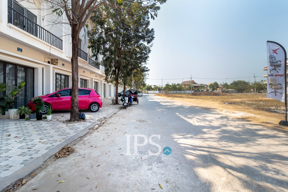 4 Bedroom House For Rent - Svay Dangkum, Siem Reap - Image 18