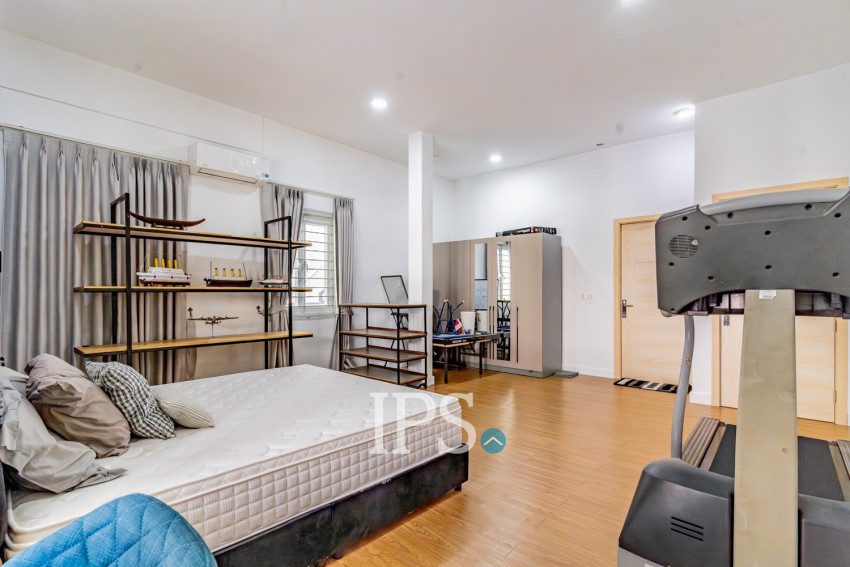 Renovated 2 Bedroom Apartment For Rent - Beoung Prolit, Phnom Penh