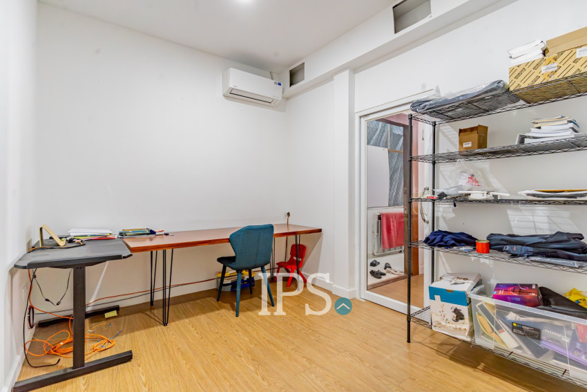 Renovated 2 Bedroom Apartment For Rent - Beoung Prolit, Phnom Penh