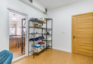 Renovated 2 Bedroom Apartment For Rent - Beoung Prolit, Phnom Penh thumbnail