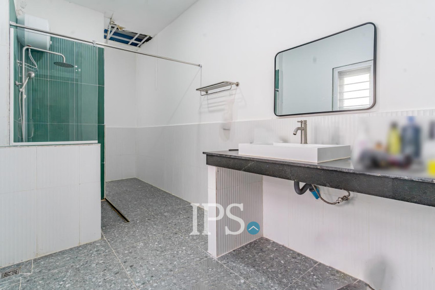 Renovated 2 Bedroom Apartment For Rent - Beoung Prolit, Phnom Penh