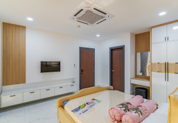 3 Bedroom Serviced Apartment For Rent - Boeung Kak 2, Phnom Penh thumbnail