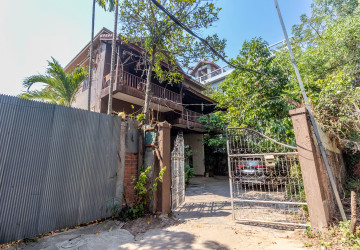 5 Bedroom House For Sale - Svay Dangkum, Siem Reap thumbnail
