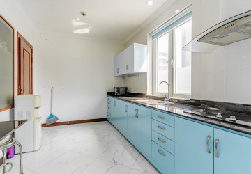 3 Bedroom Serviced Apartment For Rent - Beoung Prolit, Phnom Penh thumbnail