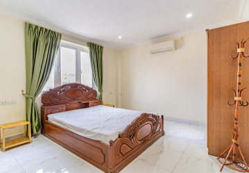 3 Bedroom Serviced Apartment For Rent - Beoung Prolit, Phnom Penh thumbnail