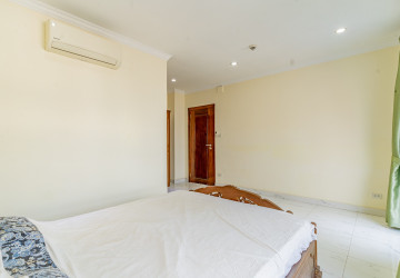 3 Bedroom Serviced Apartment For Rent - Beoung Prolit, Phnom Penh thumbnail