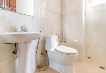 3 Bedroom Serviced Apartment For Rent - Beoung Prolit, Phnom Penh thumbnail