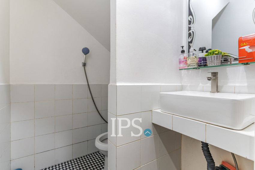 Restaurant and Bar Business For Sale - Phsar Kandal 1, Phnom Penh