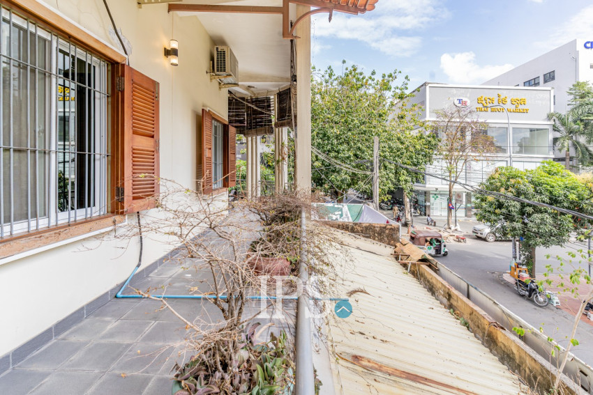 Renovated 1 Bedroom Apartment For Sale - BKK1, Phnom Penh