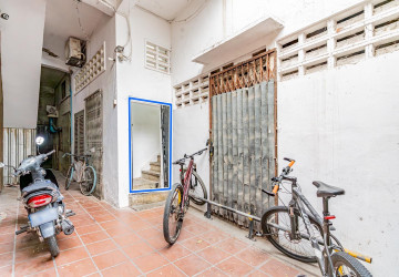 Renovated 1 Bedroom Apartment For Sale - BKK1, Phnom Penh thumbnail