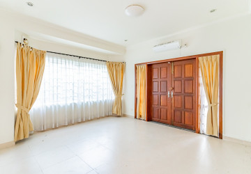 3 Bedroom Villa For Rent - Bassac Garden City, Tonle Bassac, Phnom Penh thumbnail