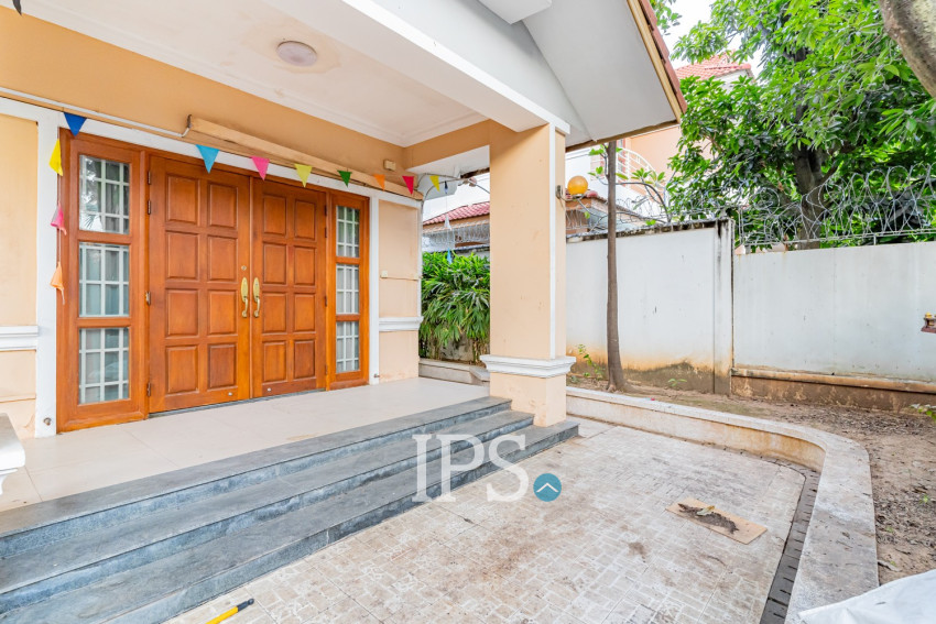 3 Bedroom Villa For Rent - Bassac Garden City, Tonle Bassac, Phnom Penh