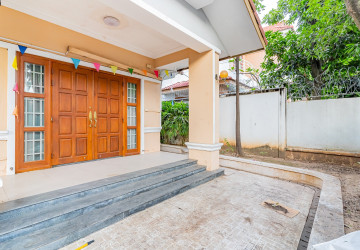 3 Bedroom Villa For Rent - Bassac Garden City, Tonle Bassac, Phnom Penh thumbnail