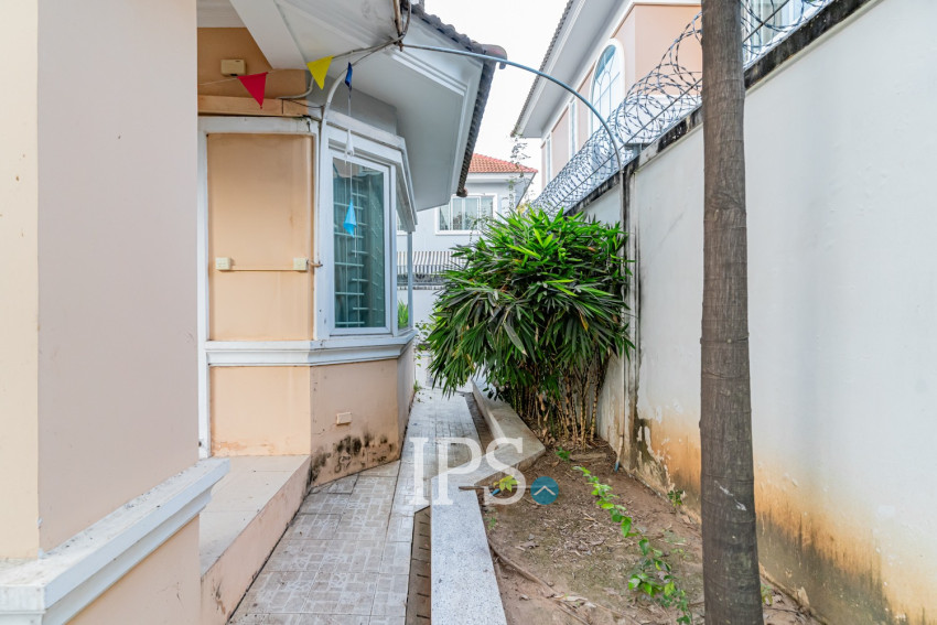 3 Bedroom Villa For Rent - Bassac Garden City, Tonle Bassac, Phnom Penh