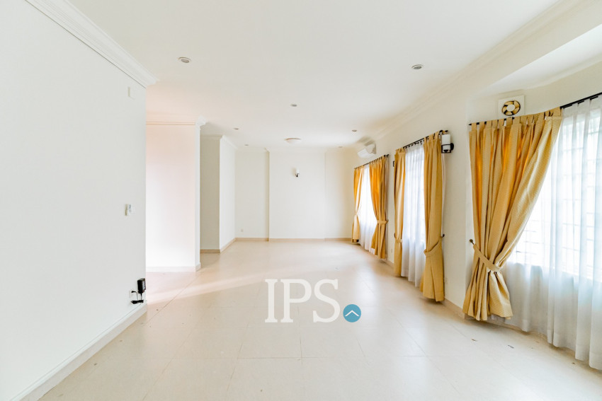 3 Bedroom Villa For Rent - Bassac Garden City, Tonle Bassac, Phnom Penh