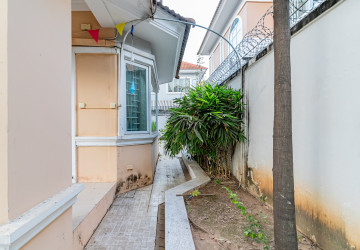 3 Bedroom Villa For Rent - Bassac Garden City, Tonle Bassac, Phnom Penh thumbnail