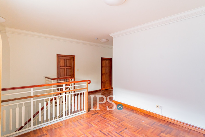 3 Bedroom Villa For Rent - Bassac Garden City, Tonle Bassac, Phnom Penh