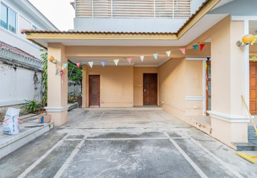 3 Bedroom Villa For Rent - Bassac Garden City, Tonle Bassac, Phnom Penh thumbnail