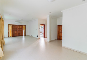 3 Bedroom Villa For Rent - Bassac Garden City, Tonle Bassac, Phnom Penh thumbnail