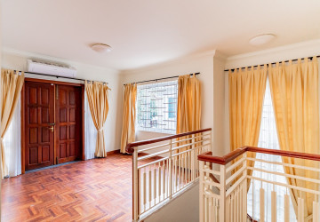 3 Bedroom Villa For Rent - Bassac Garden City, Tonle Bassac, Phnom Penh thumbnail