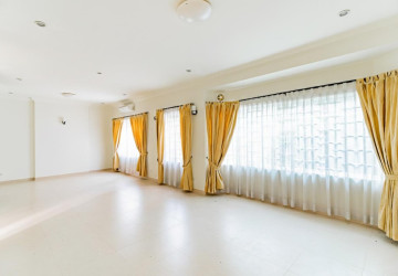 3 Bedroom Villa For Rent - Bassac Garden City, Tonle Bassac, Phnom Penh thumbnail