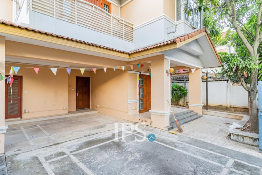 3 Bedroom Villa For Rent - Bassac Garden City, Tonle Bassac, Phnom Penh