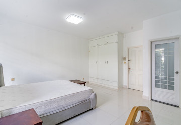 4 Bedroom Linked Villa For Rent - Borey Peng Huoth, Russey Keo, Phnom Penh thumbnail