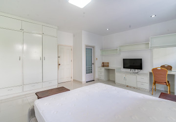 4 Bedroom Linked Villa For Rent - Borey Peng Huoth, Russey Keo, Phnom Penh thumbnail