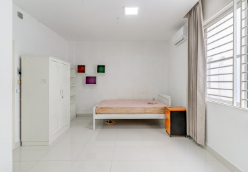 4 Bedroom Linked Villa For Rent - Borey Peng Huoth, Russey Keo, Phnom Penh thumbnail