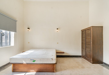 Renovated Duplex 2 Bedroom Apartment For Rent - Srah Chork, Phnom Penh thumbnail