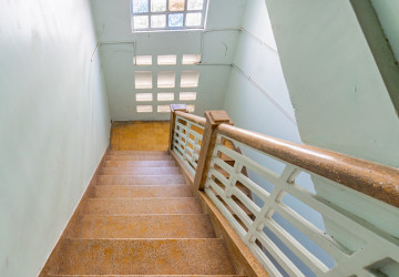 Renovated Duplex 2 Bedroom Apartment For Rent - Srah Chork, Phnom Penh thumbnail