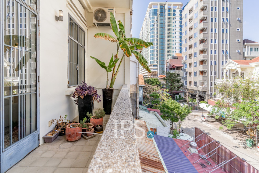 Renovated Duplex 2 Bedroom Apartment For Rent - Srah Chork, Phnom Penh