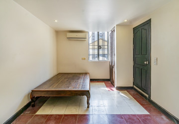 Renovated Duplex 2 Bedroom Apartment For Rent - Srah Chork, Phnom Penh thumbnail