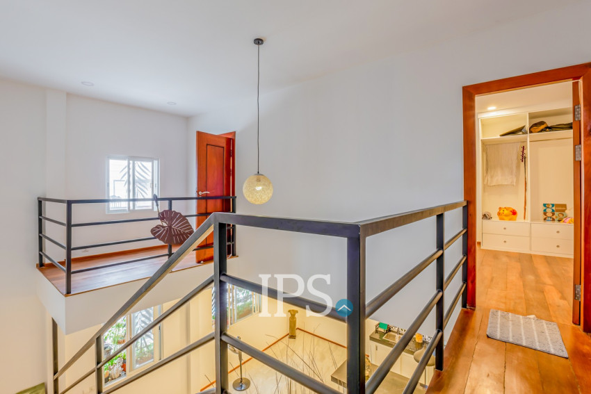 Renovated 3 Bedroom Apartment For Rent - Beoung Raing, Phnom Penh