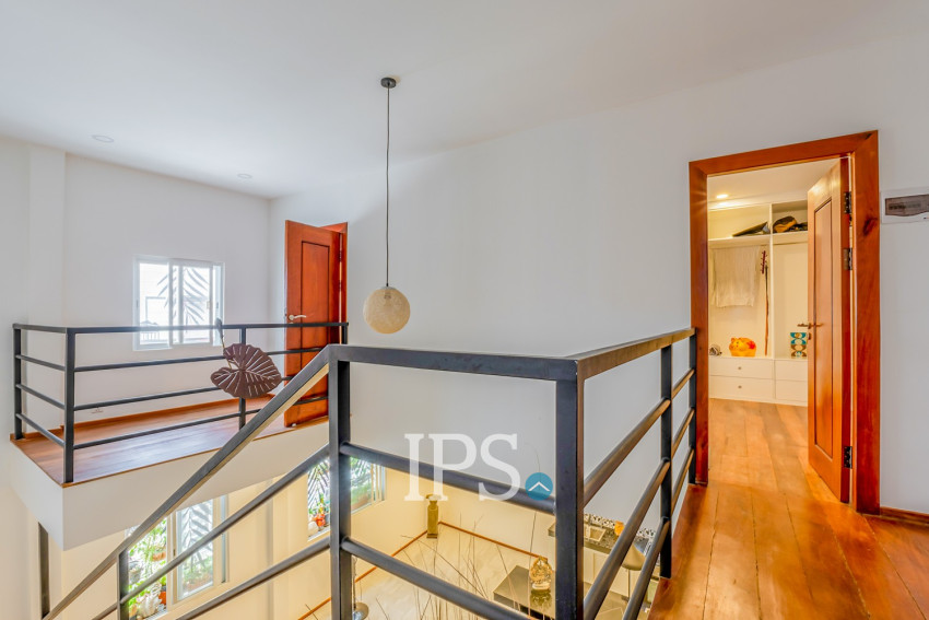 Renovated 3 Bedroom Apartment For Rent - Beoung Raing, Phnom Penh