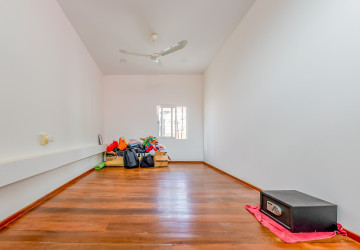 Renovated 3 Bedroom Apartment For Rent - Beoung Raing, Phnom Penh thumbnail