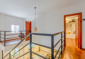 Renovated 3 Bedroom Apartment For Rent - Beoung Raing, Phnom Penh thumbnail