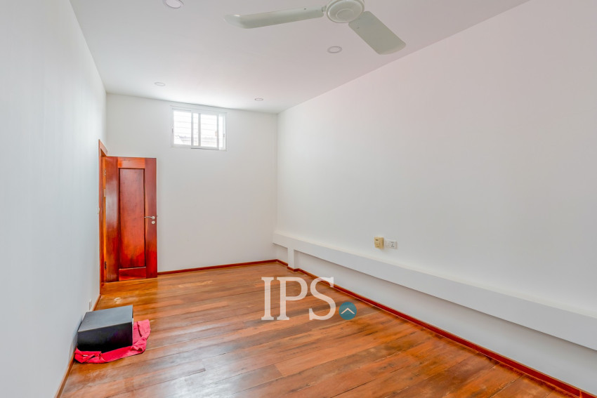 Renovated 3 Bedroom Apartment For Rent - Beoung Raing, Phnom Penh