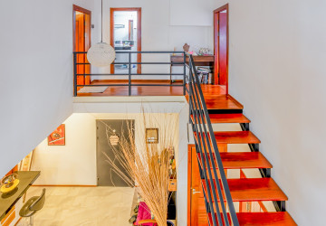 Renovated 3 Bedroom Apartment For Rent - Beoung Raing, Phnom Penh thumbnail