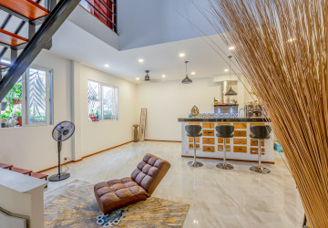 Renovated 3 Bedroom Apartment For Rent - Beoung Raing, Phnom Penh thumbnail